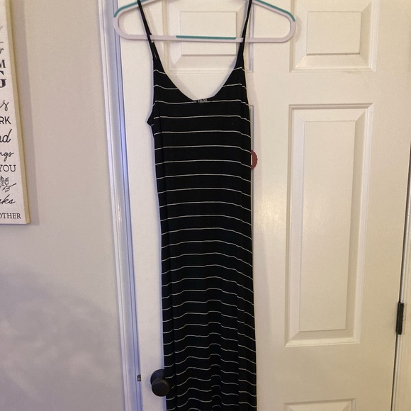 BNWT SO Maxi Dress Size Small - Picture 1 of 3